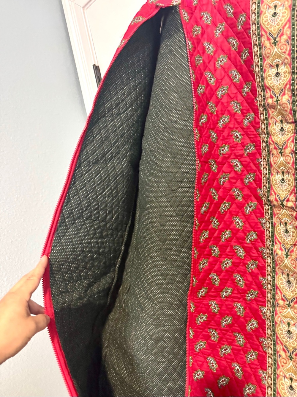Vera Bradley Provincial Red Quilted Hanging Garment Bag, Retired - Picture 2 of 11